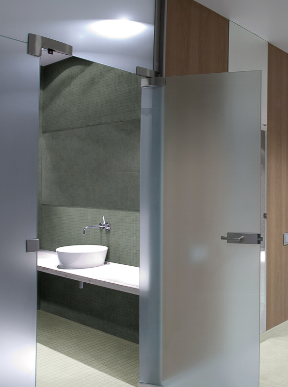 Санузлы в офисах фото