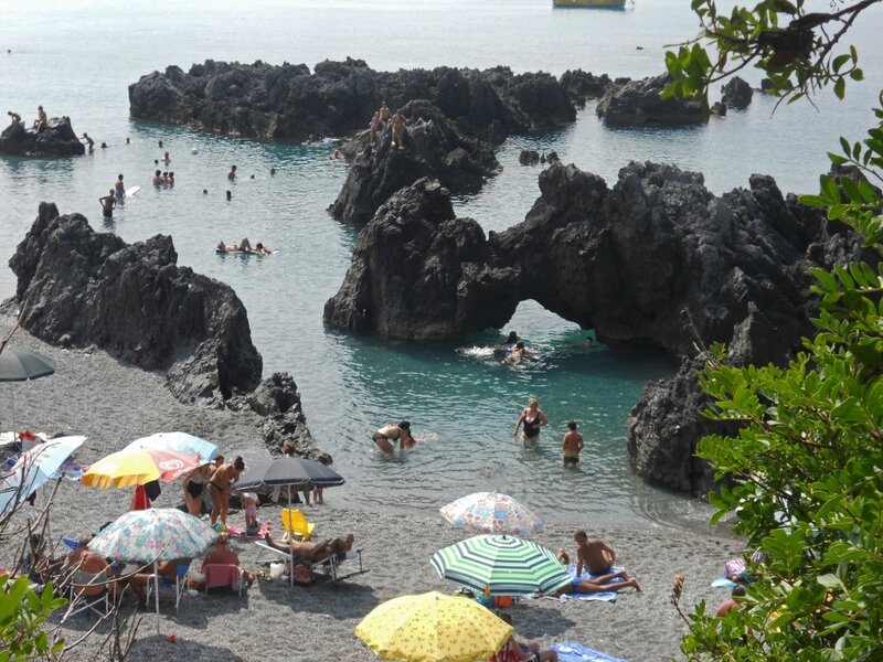Италия. Зонтики на пляже