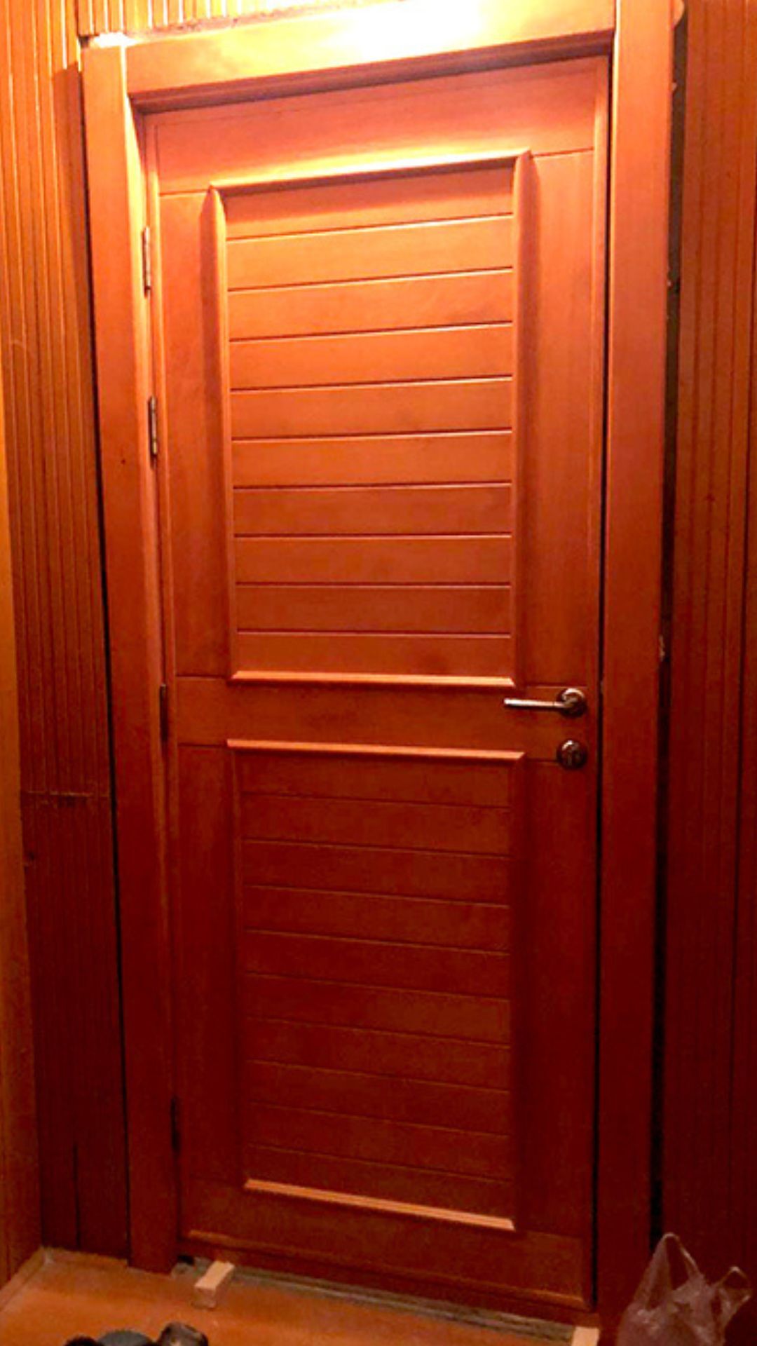 Дверь кедр утепленная c колером под лак