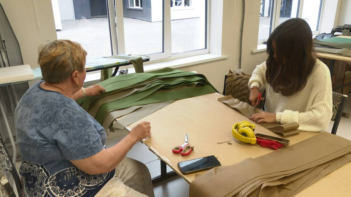 «Полторы тысячи сетей для передовой»: нижнекамские волонтеры сплели броню из ткани