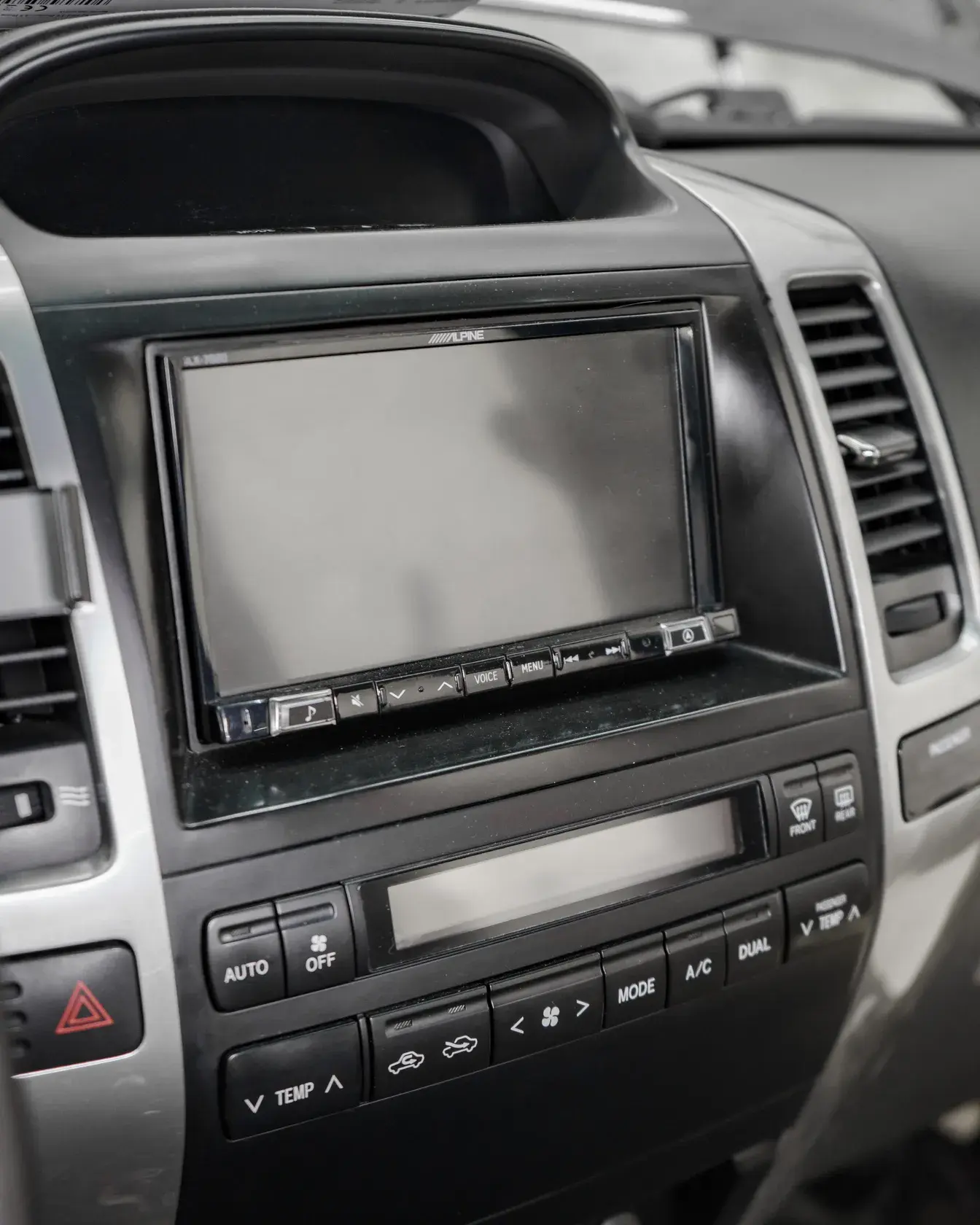 Магнитола формата 2DIN в Toyota Land Cruiser Prado
