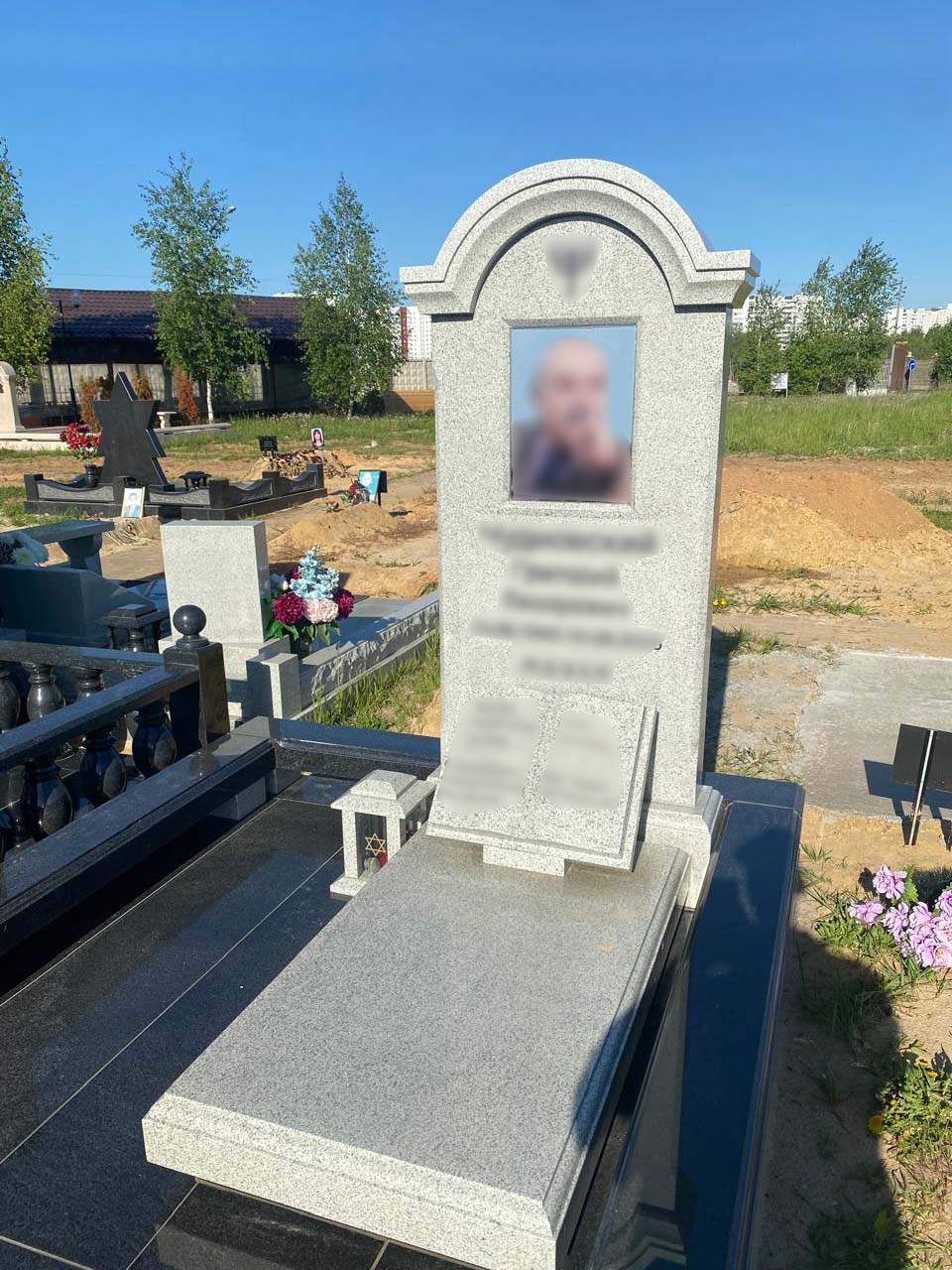 Памятник из мансуровского гранита