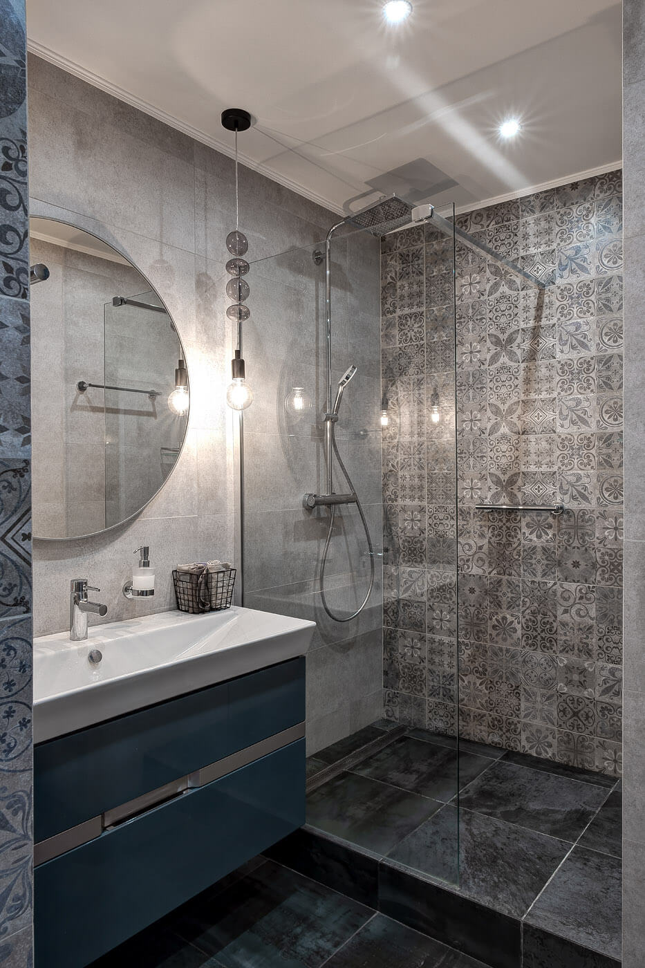 Новая Москва - Дизайн интерьера ванной комнаты, душевая, комод