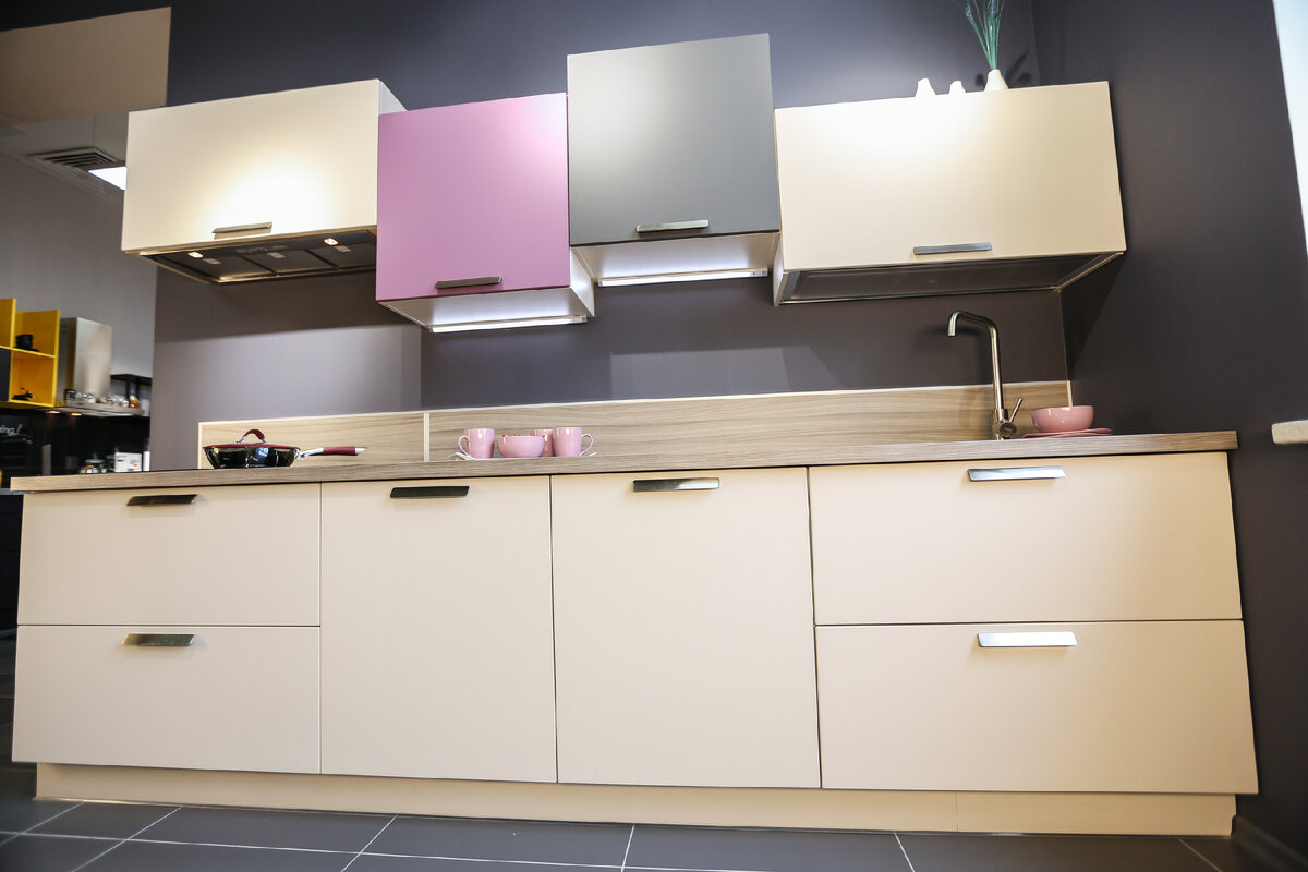 Так выглядит кухонный гарнитур ДУЭТ с двойными ящиками. Фото в салоне