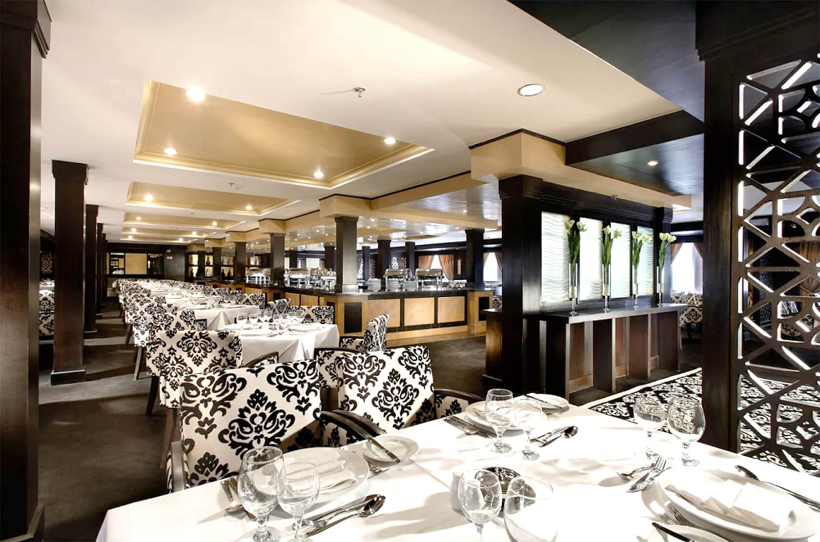 ресторан на лайнере