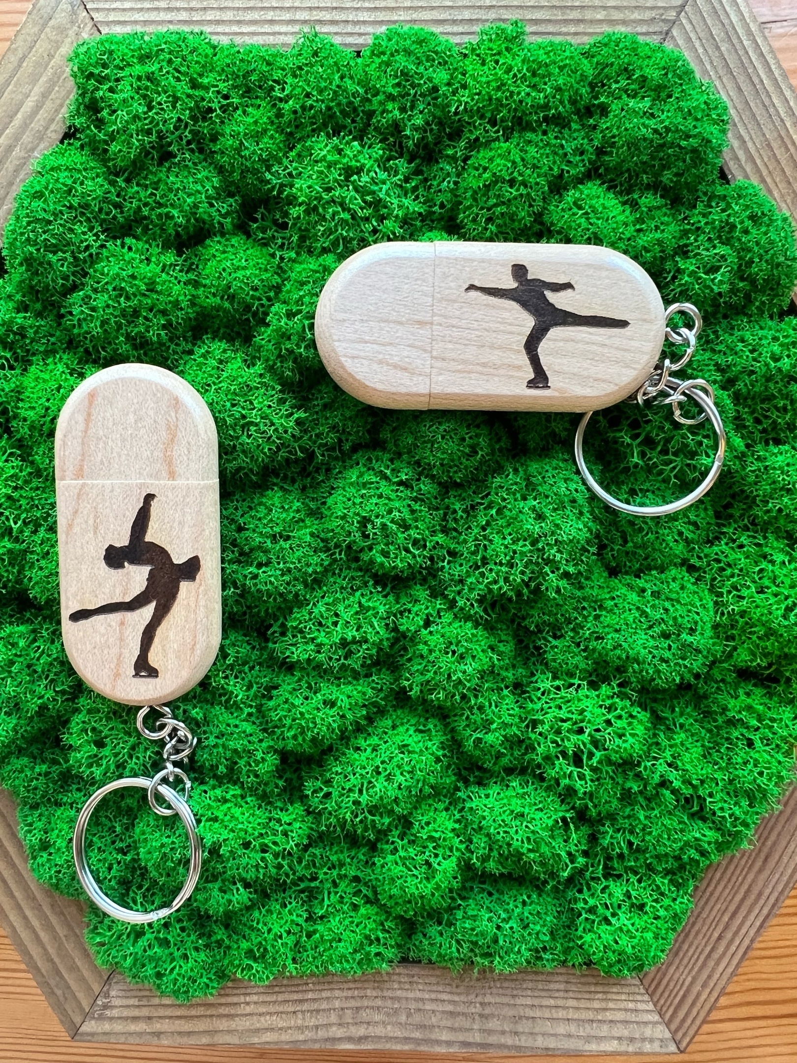 флешки для художественной гимнастики. флешки для художественной гимнастики. брелоки с гимнастическими предметами. чехлы для дисков художественной гимнастики пасторелли. разогревочный пояс sasaki.