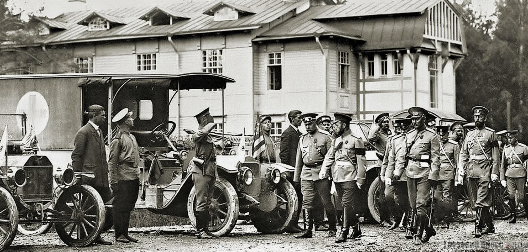 В 1910 году в Санкт-Петербурге была образована первая Учебная автомобильная рота.