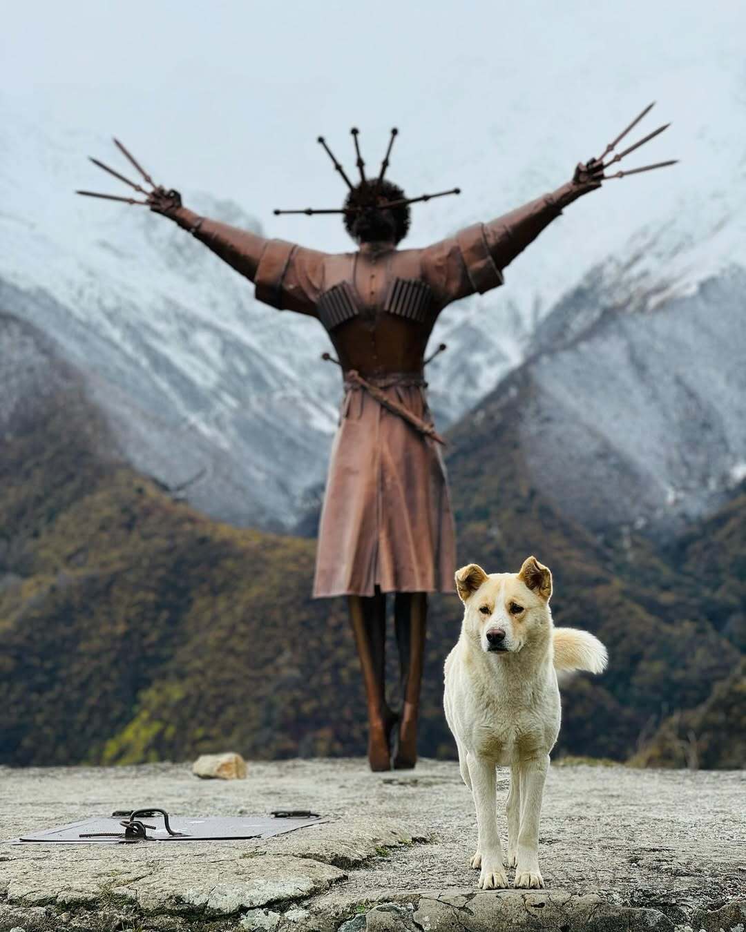 Арт‑объект Танец с кинжалами