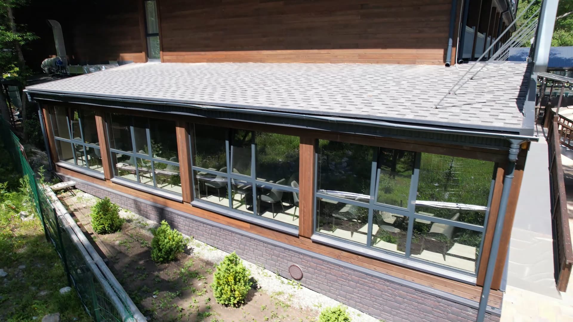 Вид из окна на горы