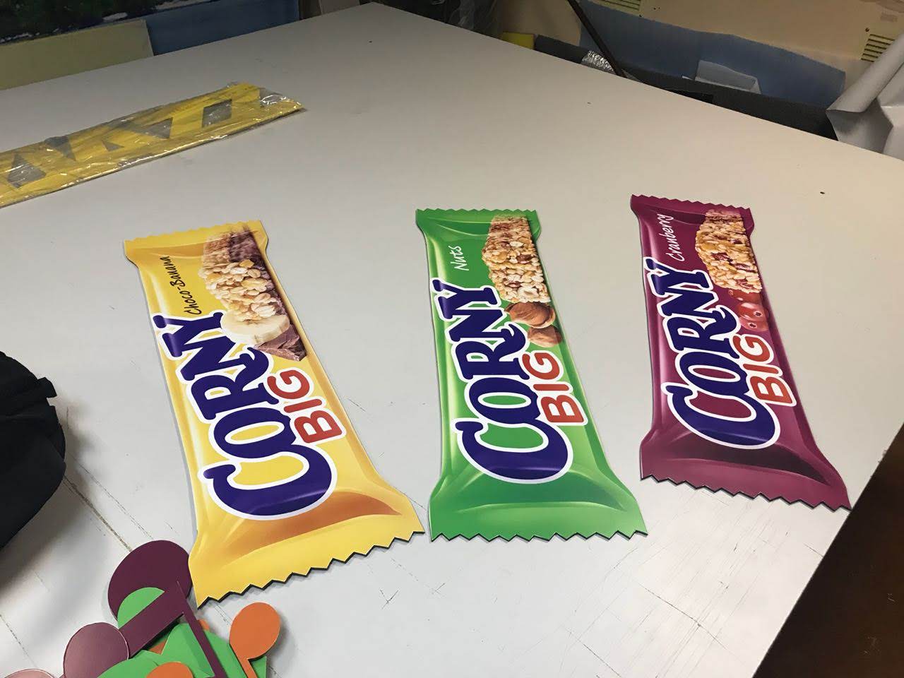 Фигурный фотореквизит CORNY BIG в форме упаковки продукта
