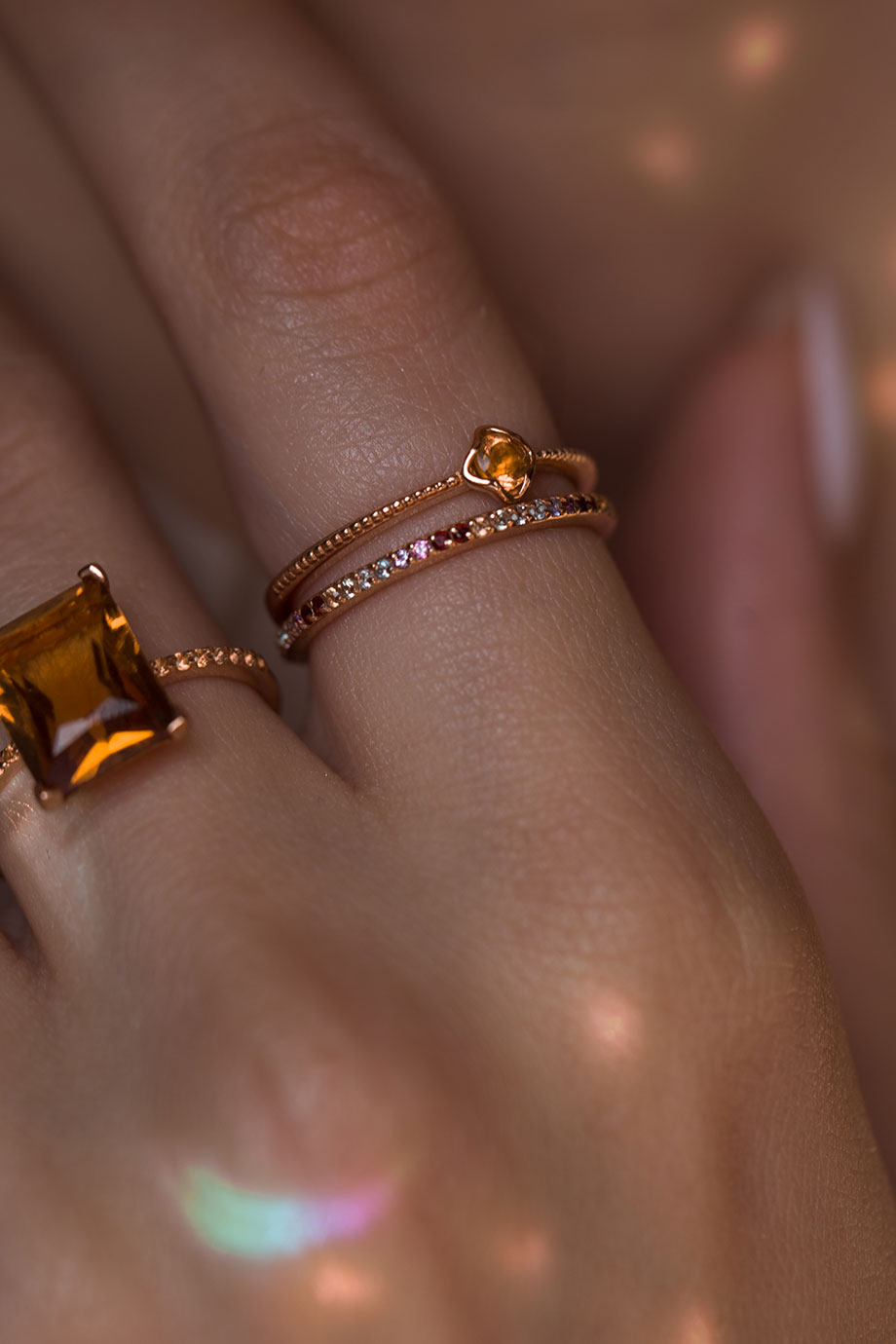Золотое кольцо с квадратным камнем