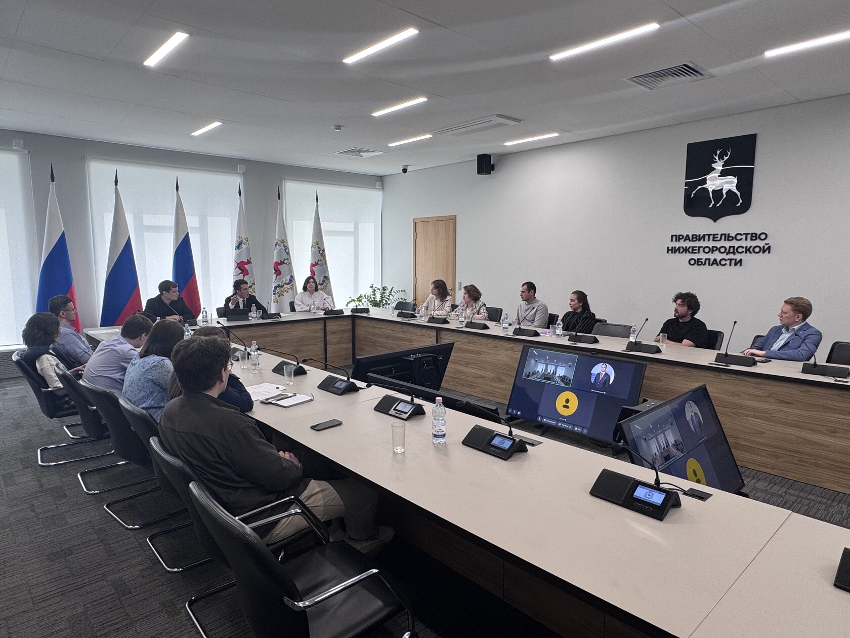 Рабочая встреча в зале заседаний Правительства Нижегородской области