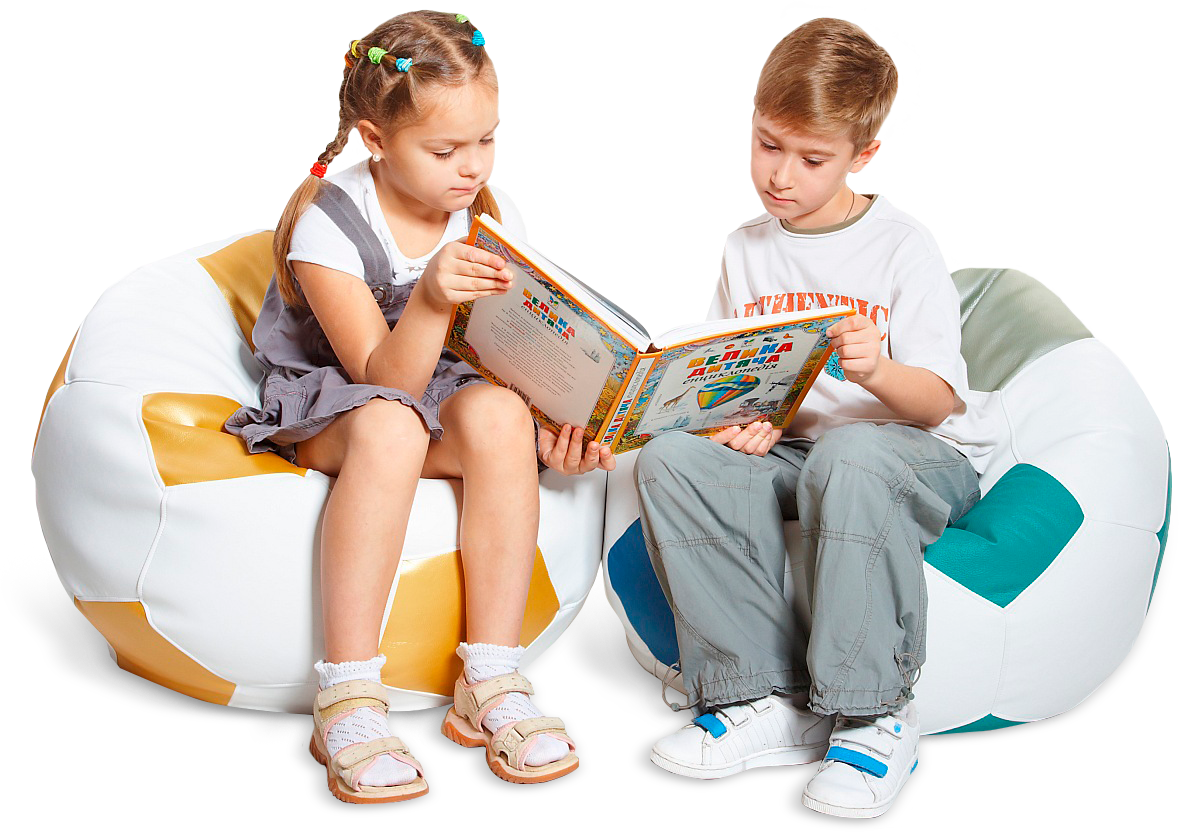 Чтение развлечение. Ребенок сидит. Ребенок сидит на книжках. Сидячий ребенок. Школьники на пуфиках.