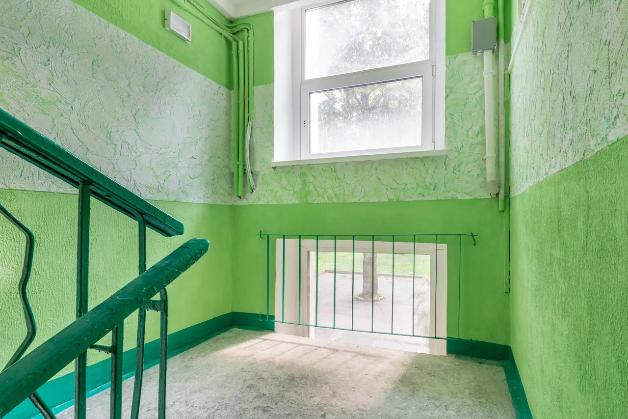 В какой цвет покрасить стены в подъезде многоквартирного дома фото