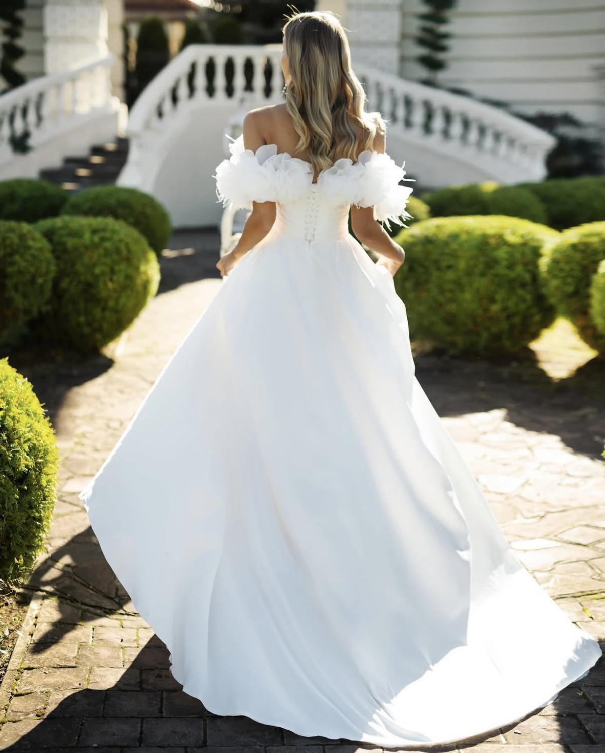 Свадебное платье легкое со шлейфом Батайск прокат