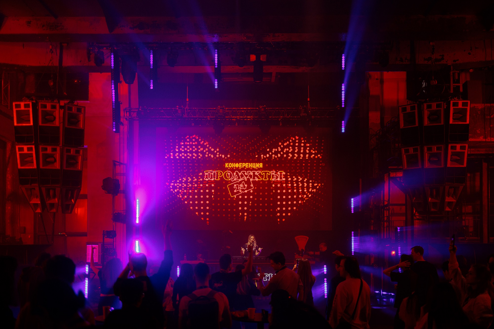 Т-Банк организует масштабное мероприятие, объединяющее аналитиков, разработчиков продуктов и дизайнеров.