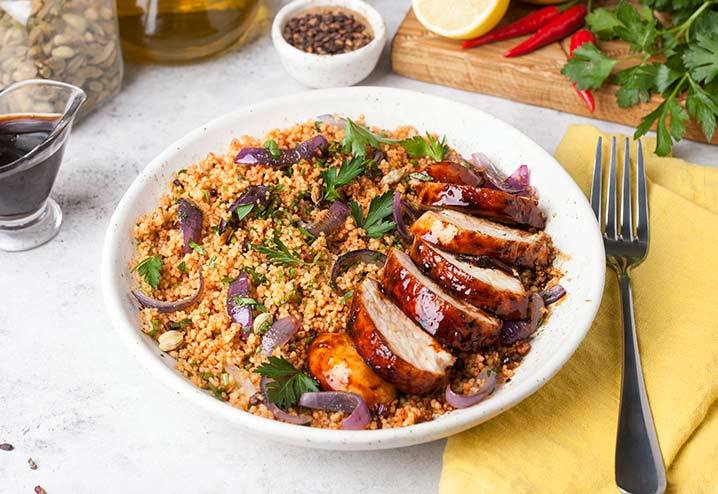 Харисса кускус и курица с гранатовым соусом – рецепт приготовления с фото | Elementaree