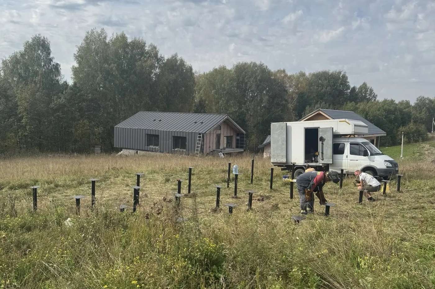 Готовое свайное поле с оголовками под дом из двойного бруса, Новосибирская область