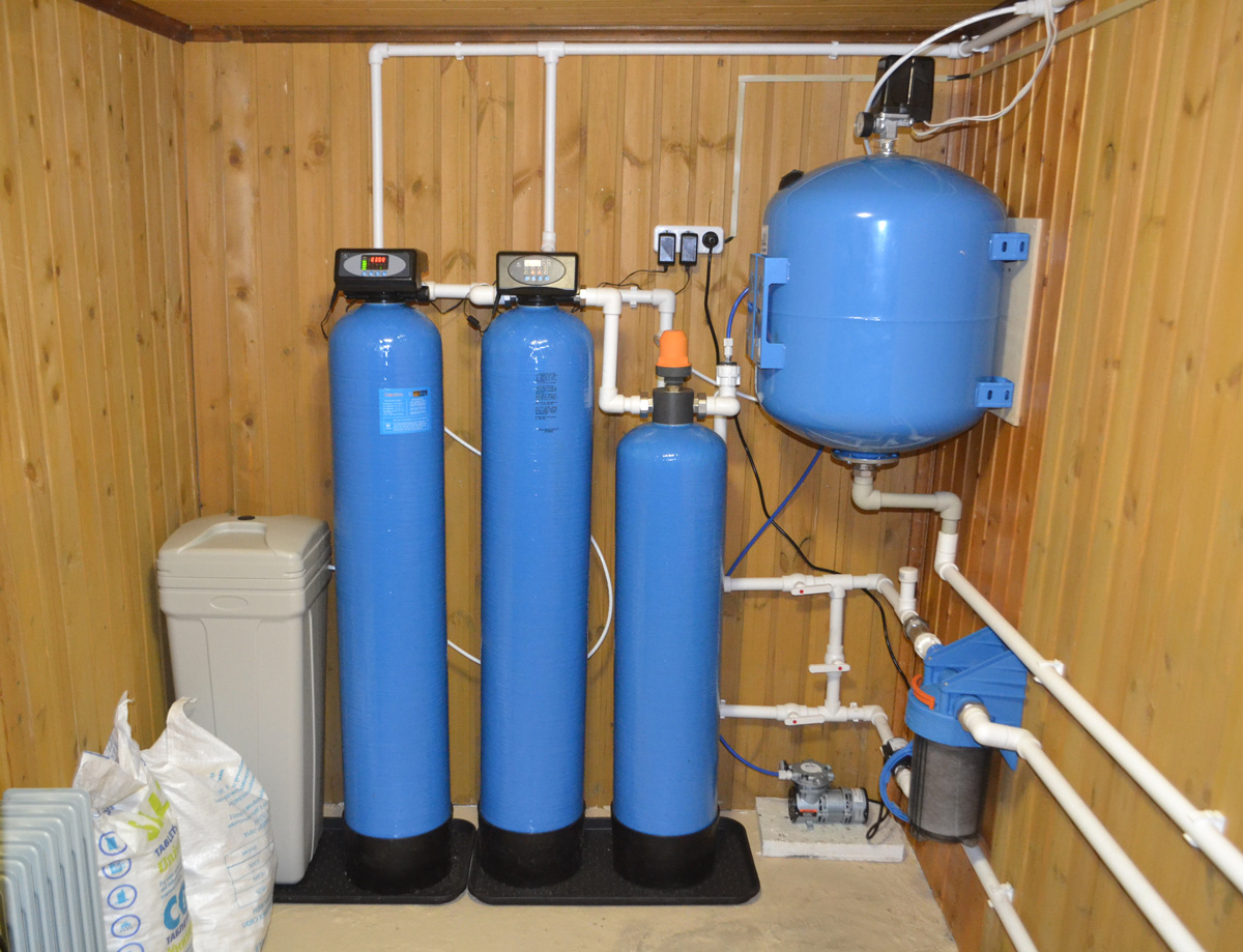 Очистка скважины питьевой. Комплексная система очистки WISEWATER vkx1500. Система фильтрации воды для скважины. Система водоочистки на скважине. Система фильтров для очистки воды из скважины.