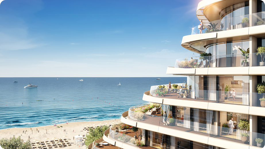 Современный жилой комплекс на берегу моря