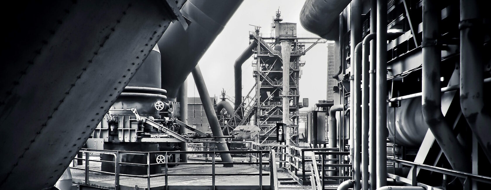 "Нова Центр" — ведущая оценочная компания в области оспаривания (снижения) кадастровой стоимости имущества и оценки всех видов активов. Опыт оценщиков — 19 лет. Наш телефон в Иркутске: 8 (3952) 72-34-10