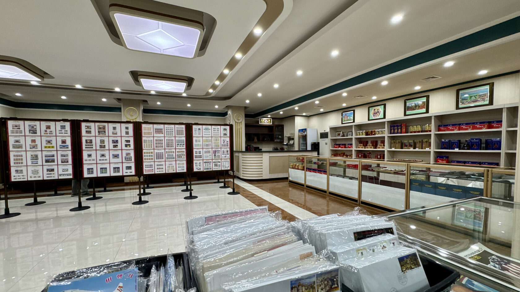 Музей почтовых марок. Пхеньян. КНДР (Северная Корея)