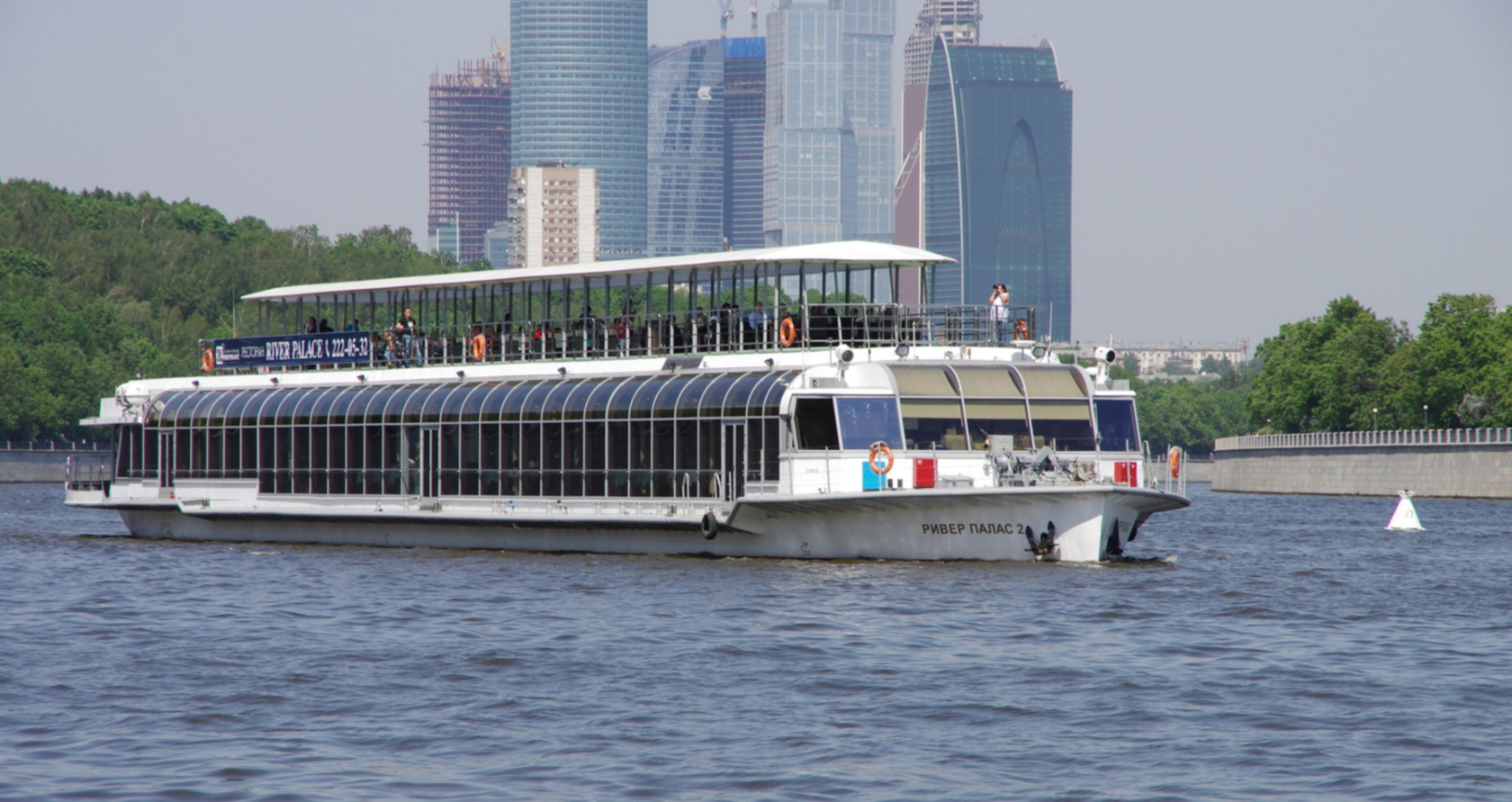 Корабль Ривер Палас Москва. Теплоход по Москве реке Ривер Палас. River Palace теплоход Москва. Ресторан-теплоход River Palace.