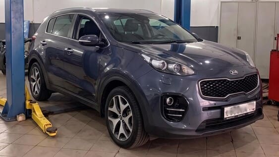 Kia Sportage в боксе техцентра Акпп-Сервис Москва