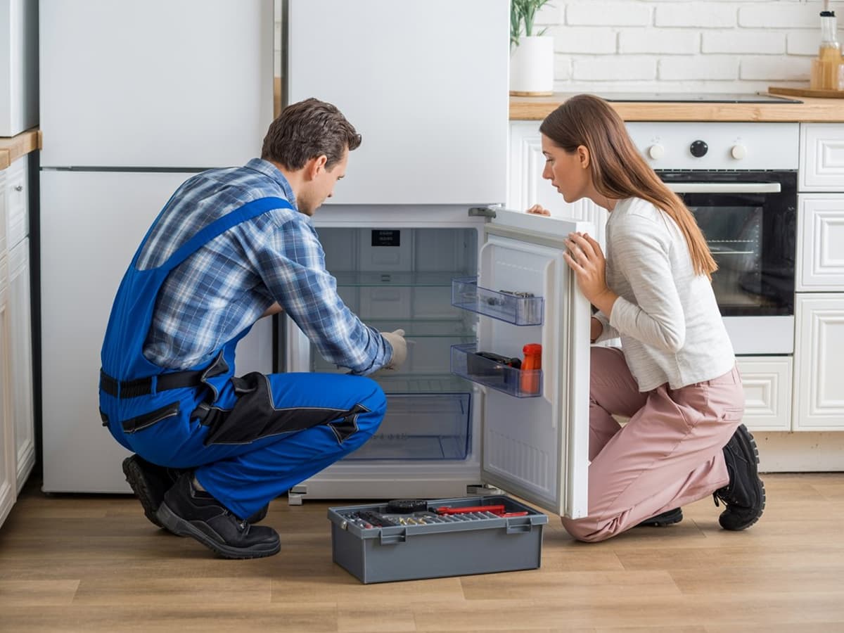 Мастер по ремонту холодильников