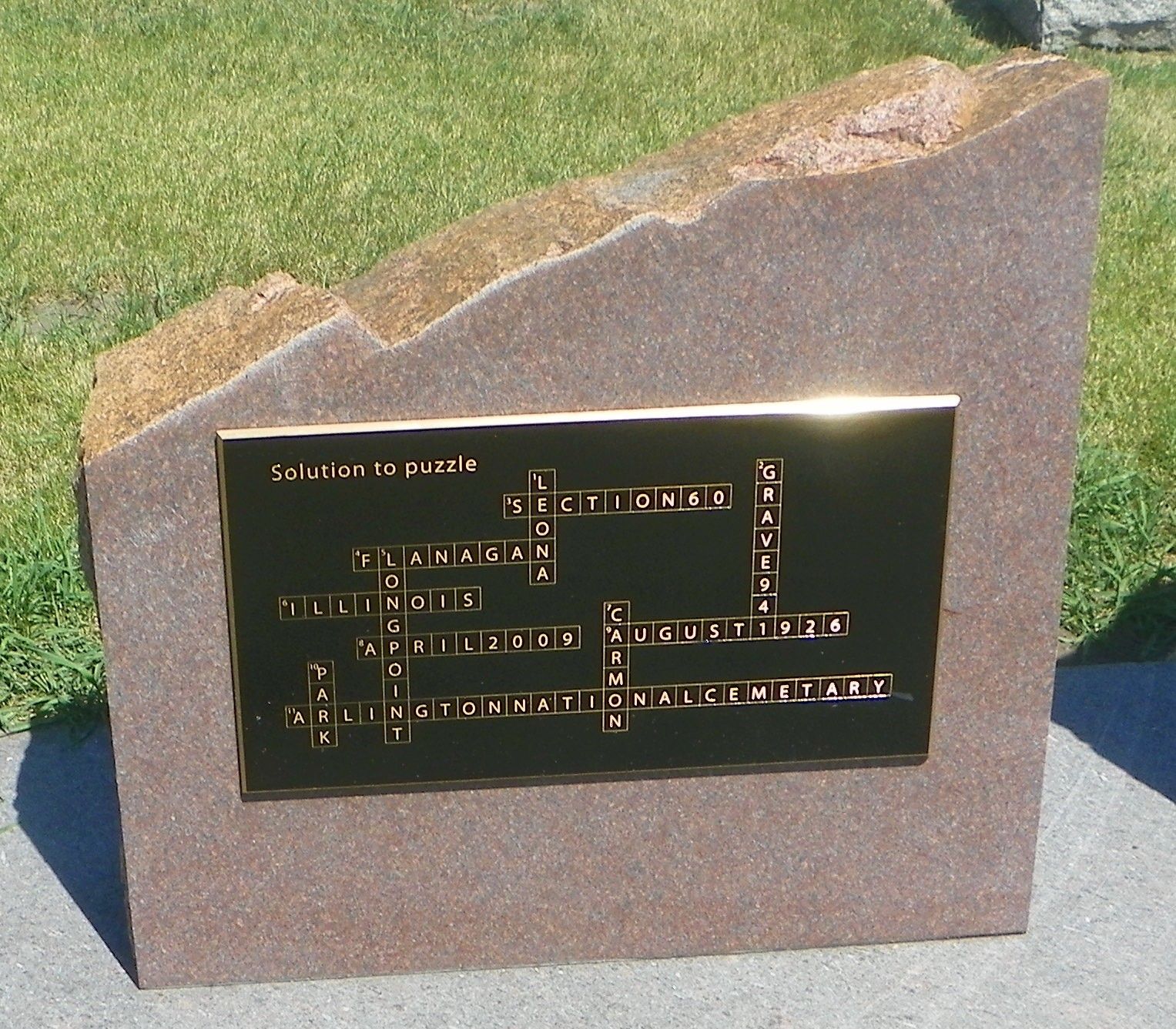 Памятник с надписью