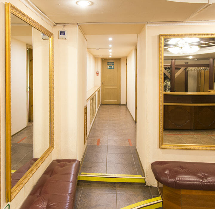 Коридор к туалету в музее