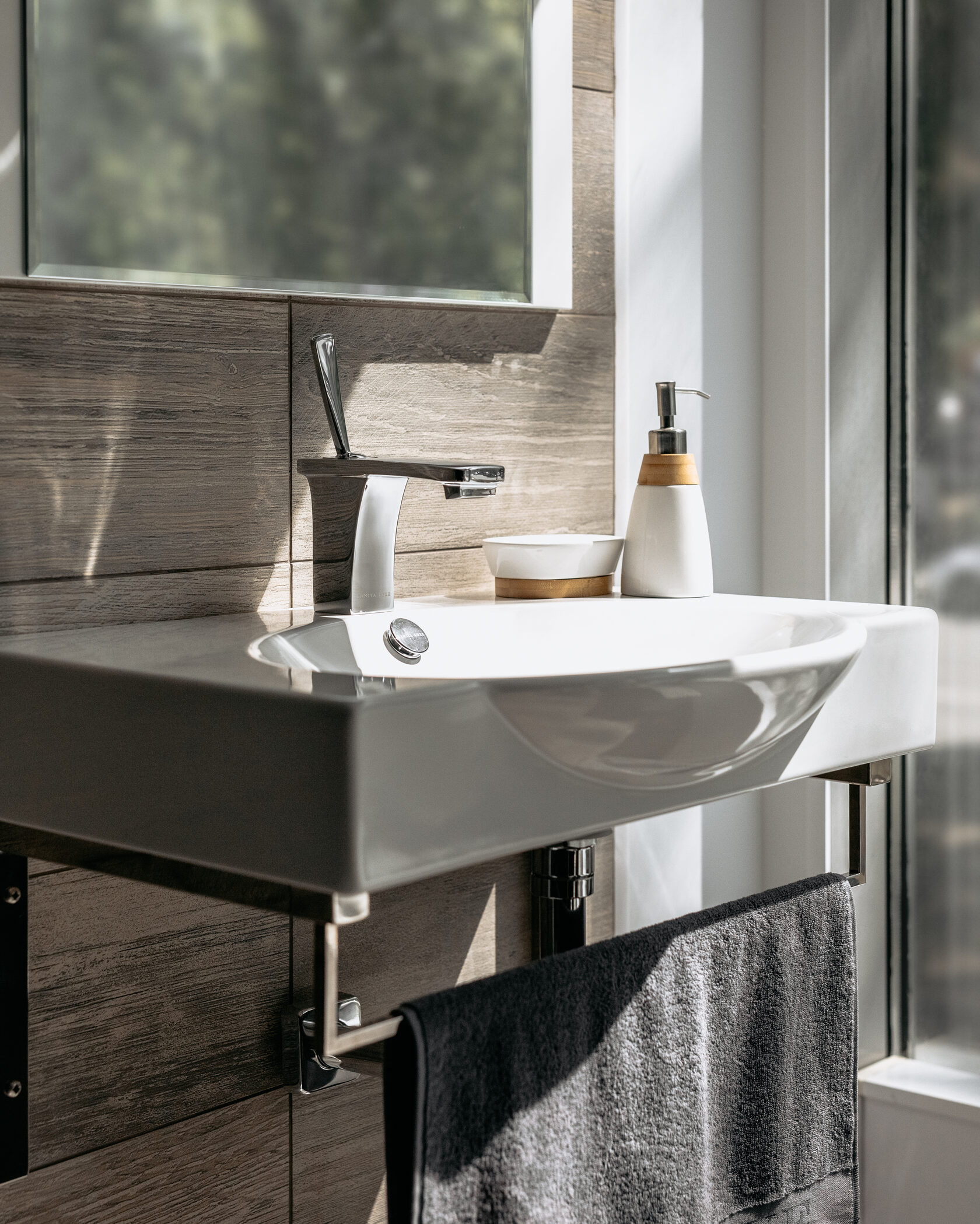 Infinity 65 умывальник на кронштейнах