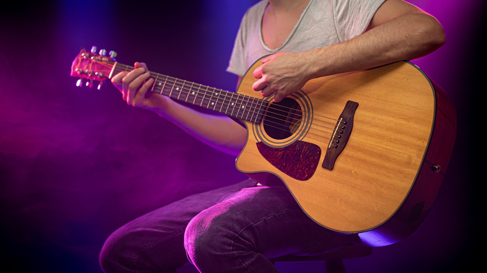 фото нанесения макияжа на лицо девушки 