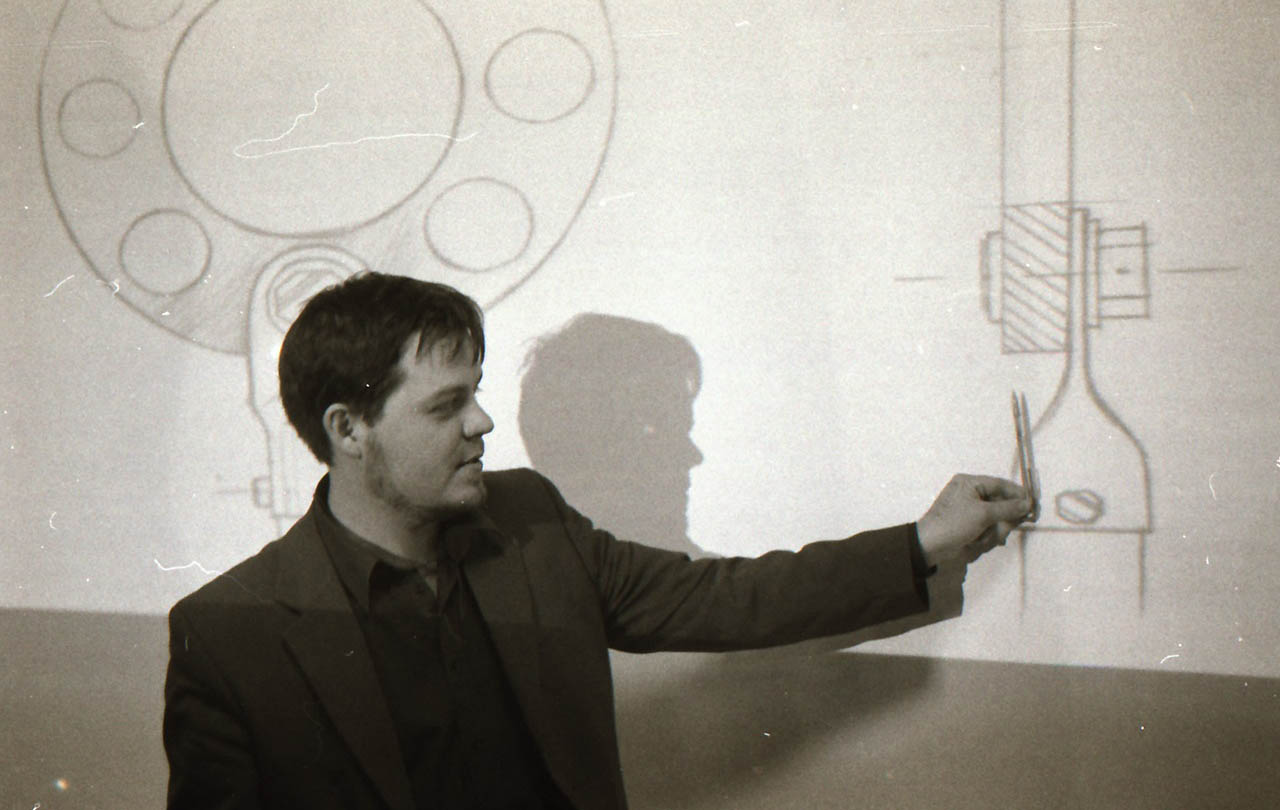 Дизайнер и чертеж