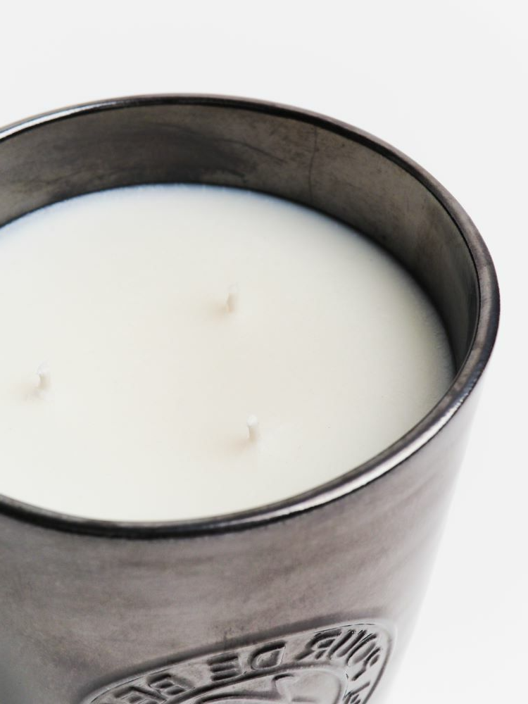 большая свеча из черного фарфора