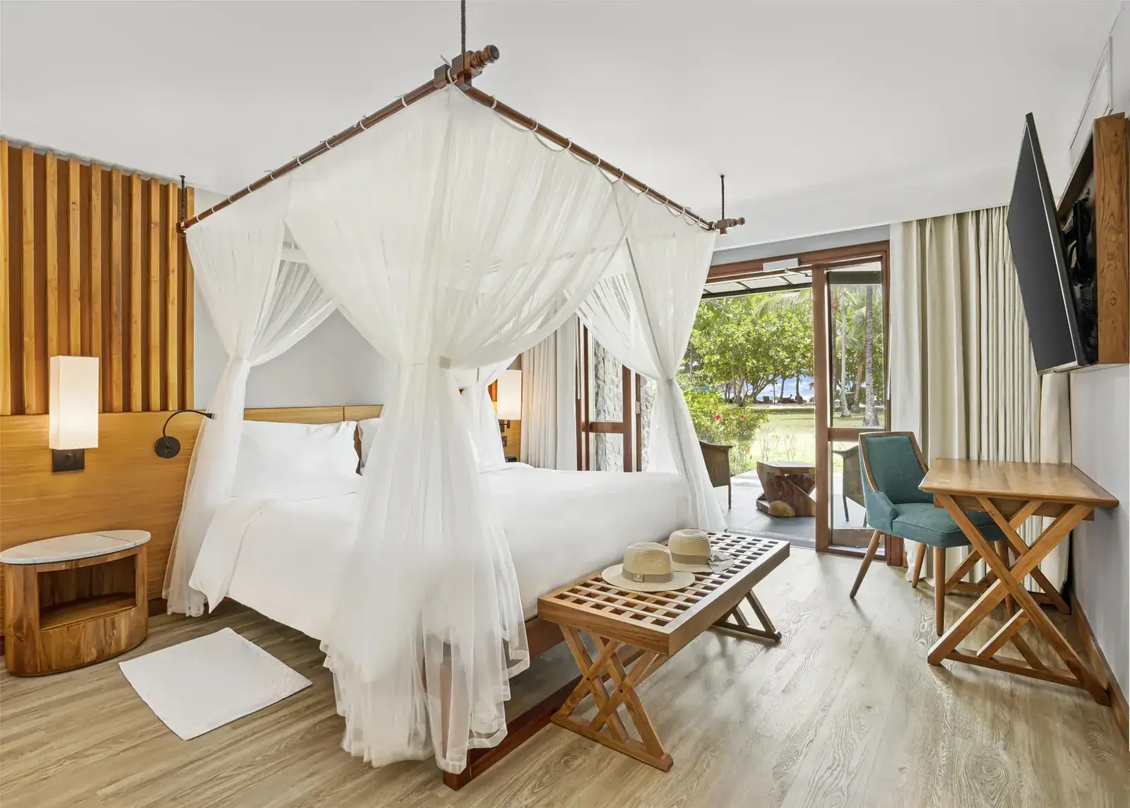 Номер с кроватью под балдахином, Kempinski Seychelles Resort