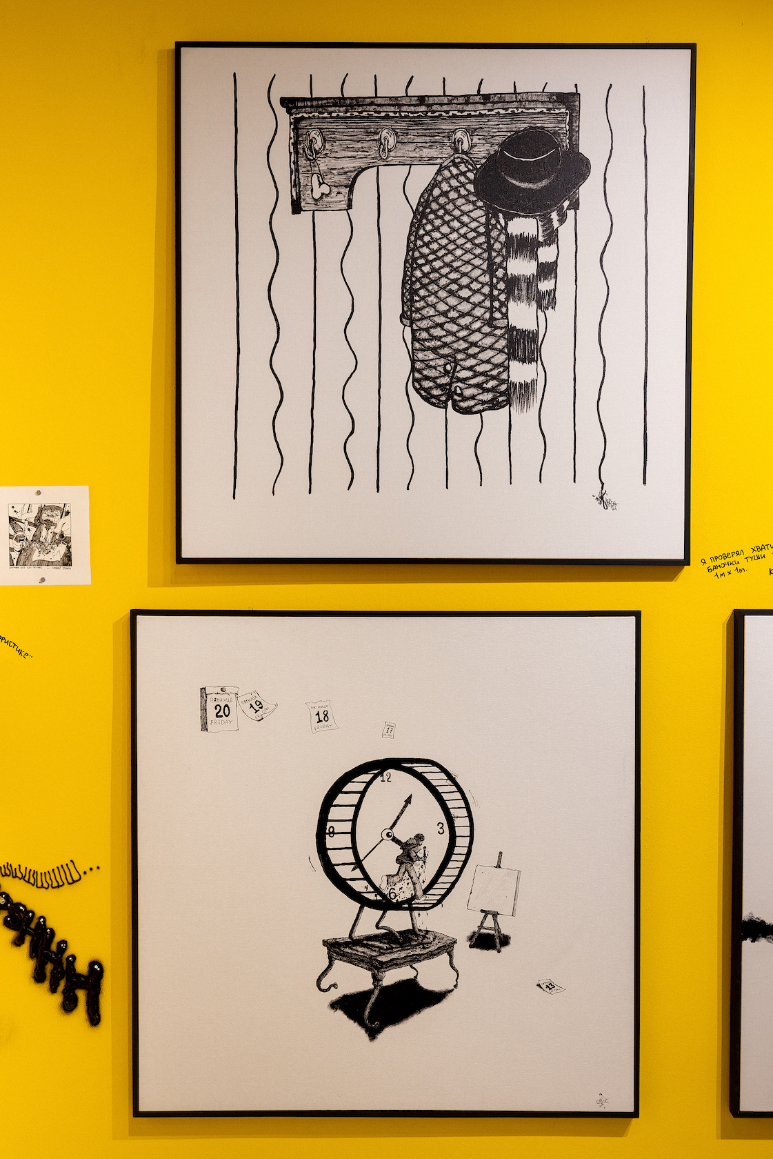 Фрагмент экспозиции Само по себе Лехи Куджея в Most Wanted Gallery. Живопись, граффити, графика, объекты, скетчбук, инсталляция. Кьюджей. QJay