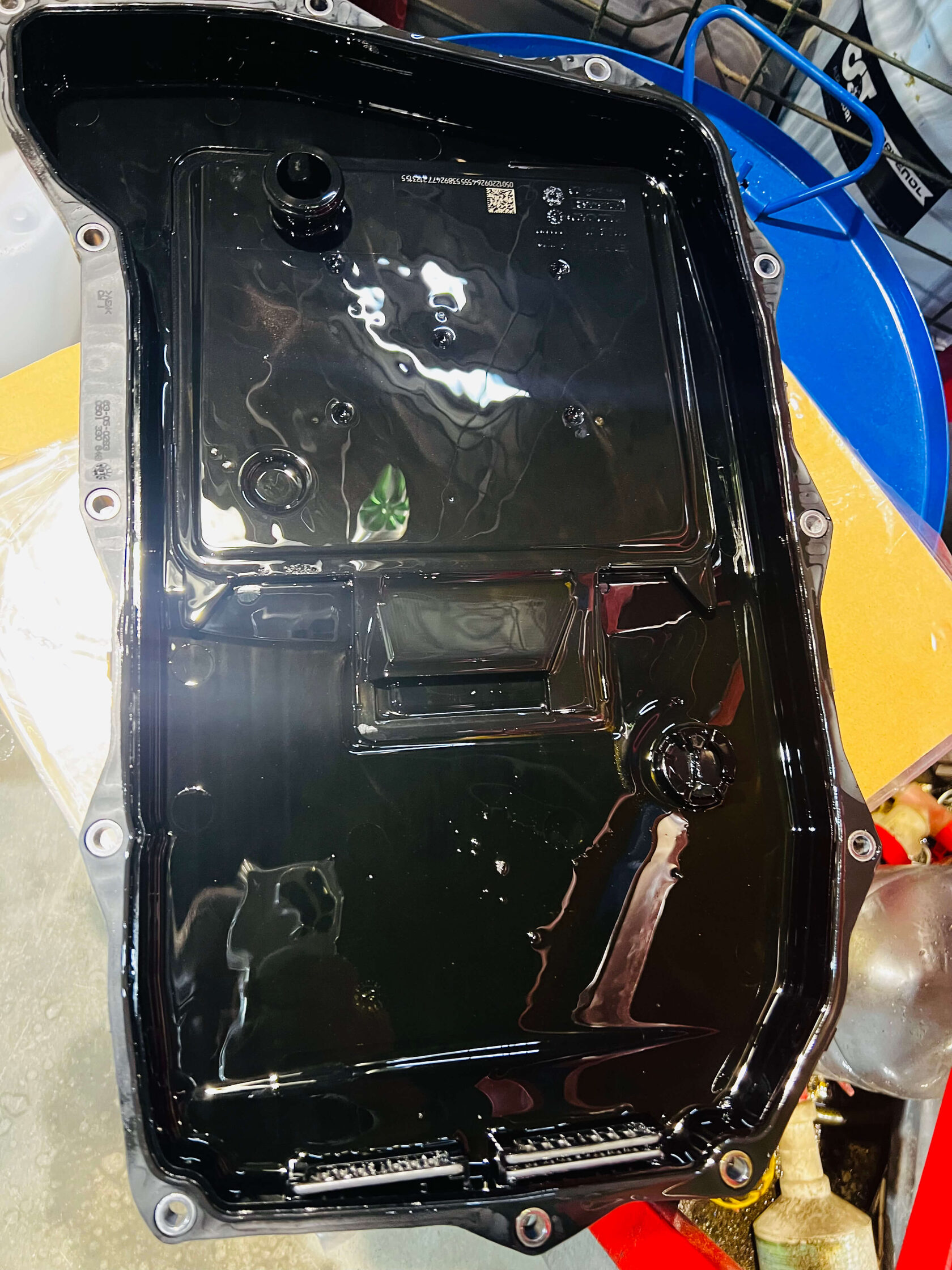 Осмотр поддона Грязь на магнитах поддона АКПП