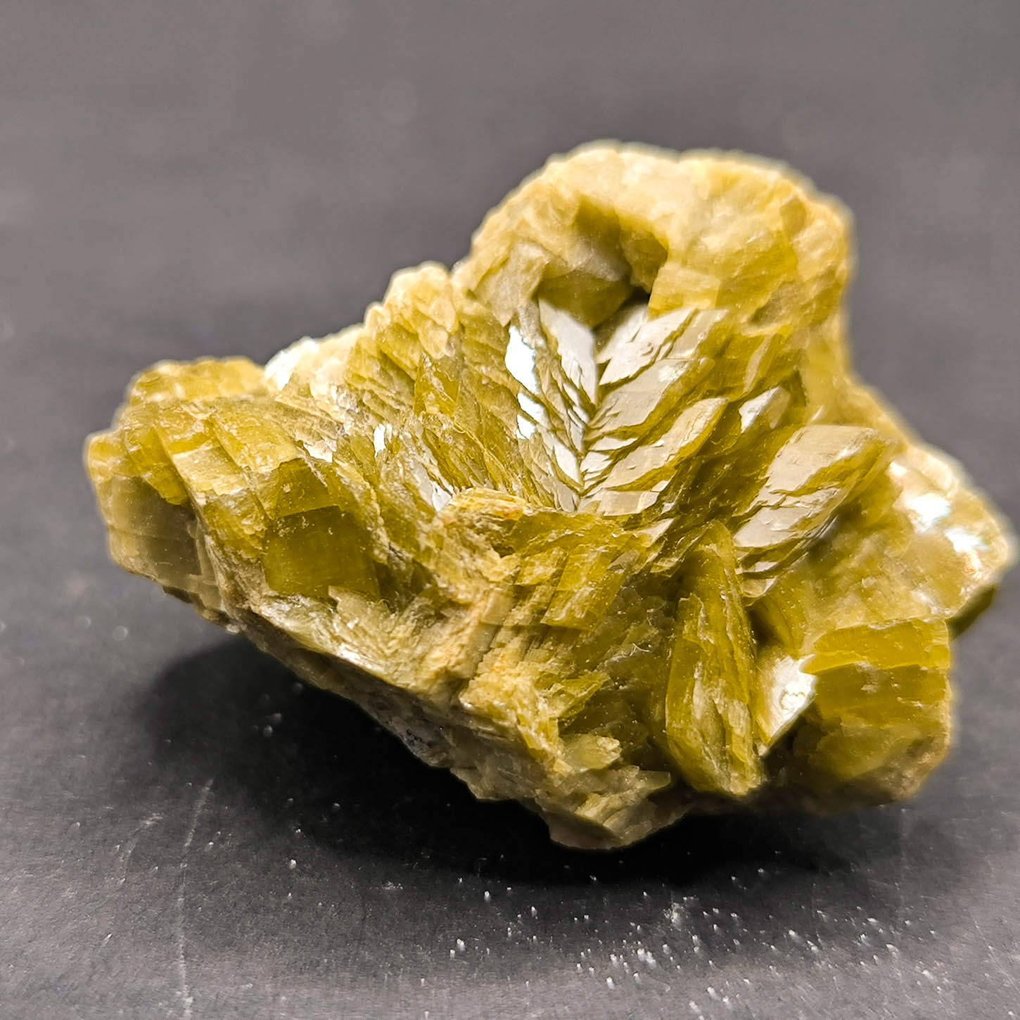 Siderite with submetallic luster