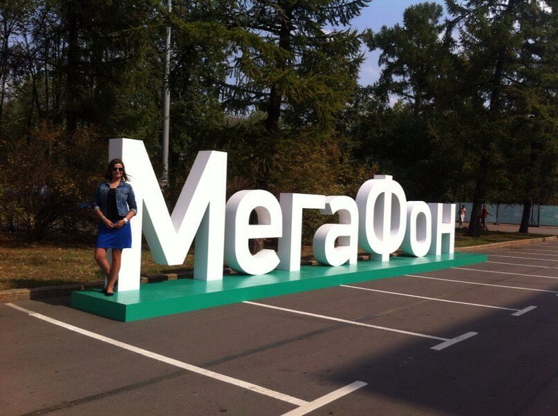 Объемные буквы на земле для салона связи