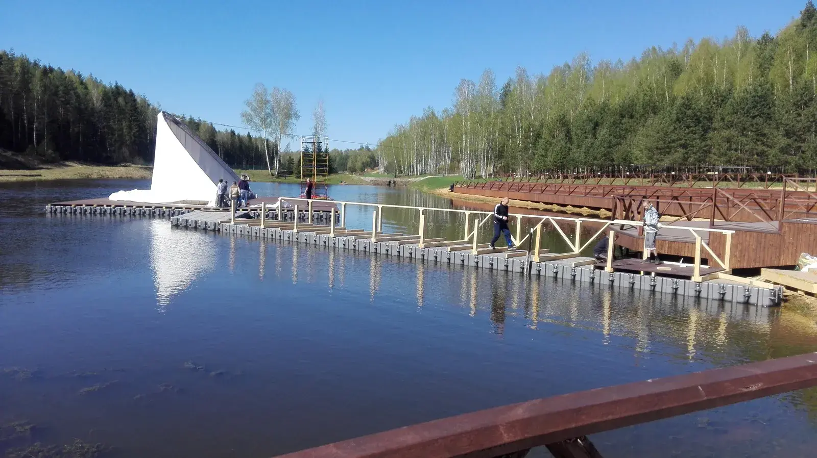 Плавучая сцена в Доброграде — модульная плавучая система НИКЗ