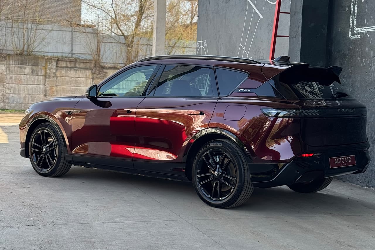 оклейка цветной пленкой VOYAH FREE