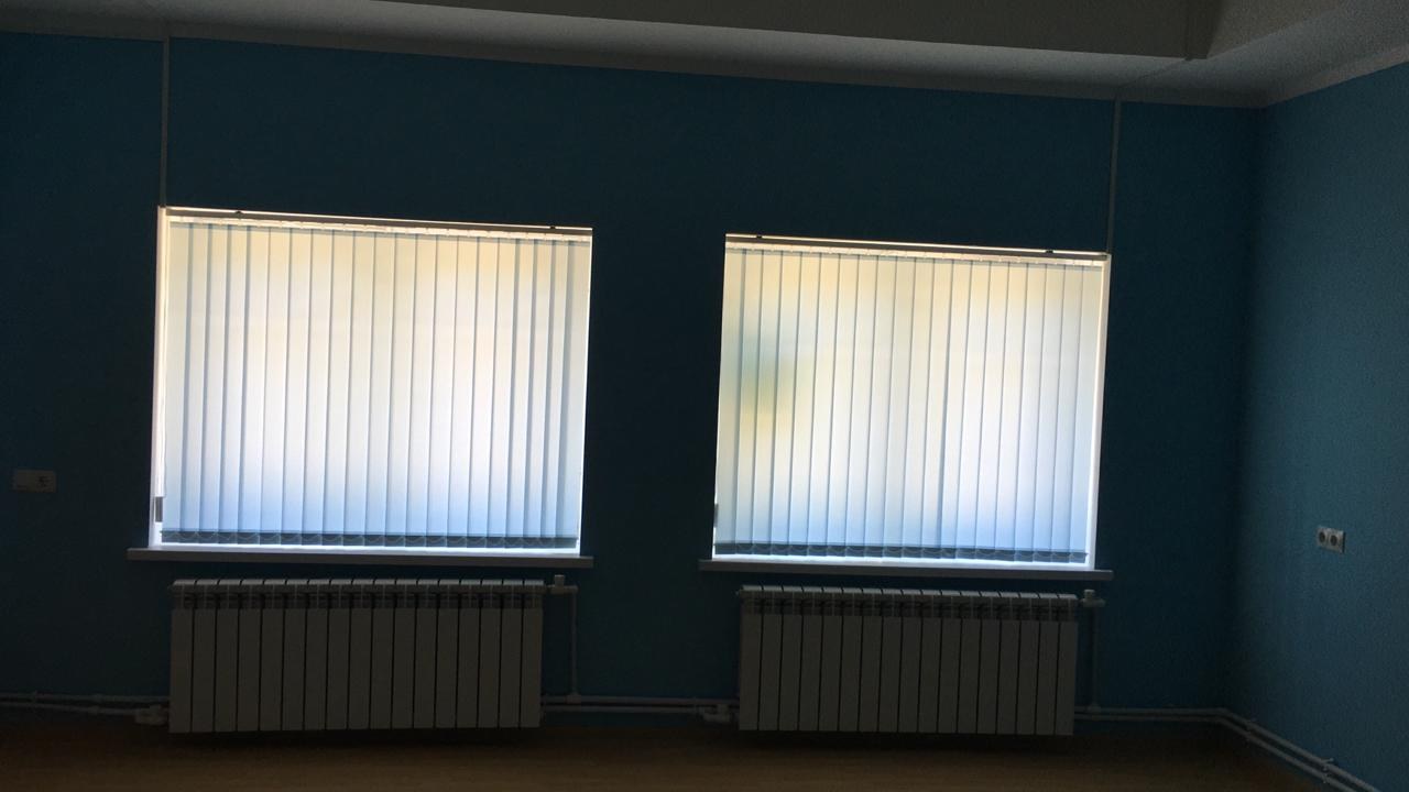 Жалюзи на нескольких окнах · Фотография работы ЭВОКОМ
