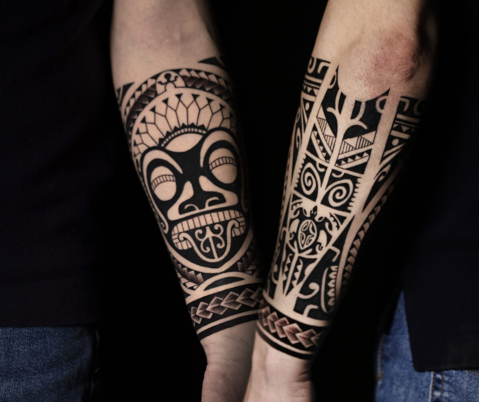 тату треш полька, черно-белое тату, тату в черно-белом стиле, полинезия тату, татуировка в ростове, тату ростов-на-дону, татуировка, тату студия ростов, лаки стайл тату, исправление перекрытие тату