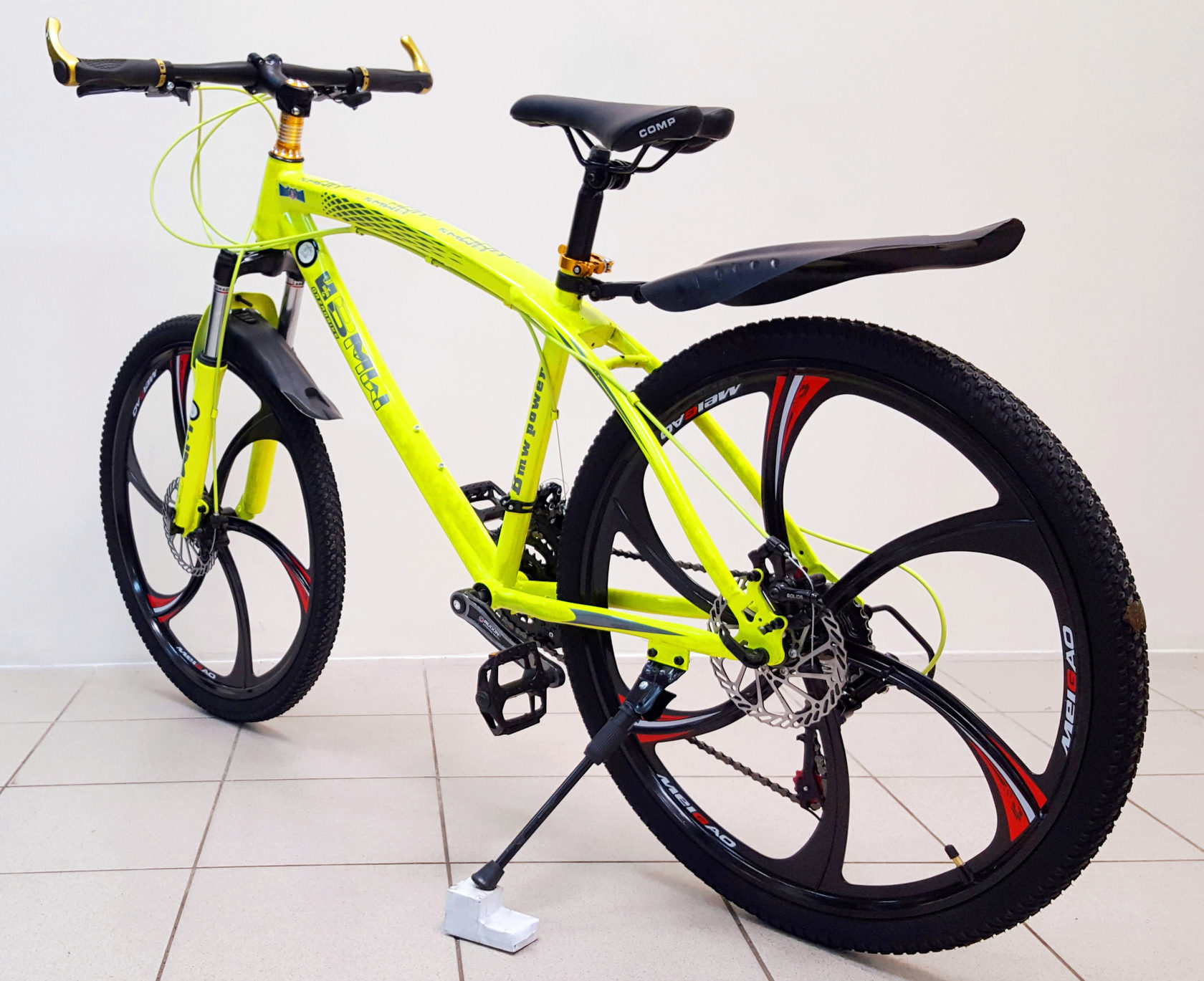 Купить велосипед в москве дешево. Велосипед BMW 26. Велосипед 26" hemen ytj-MTB-55 (литые обода 6 лучей-черные, диск.торм.21ск). Спортивный скоростной велосипед. Спортивный велосипед на литых дисках.