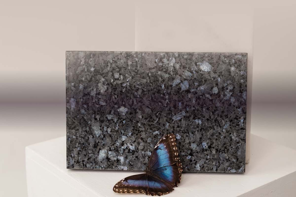 Гравированный портрет на гранитном памятнике