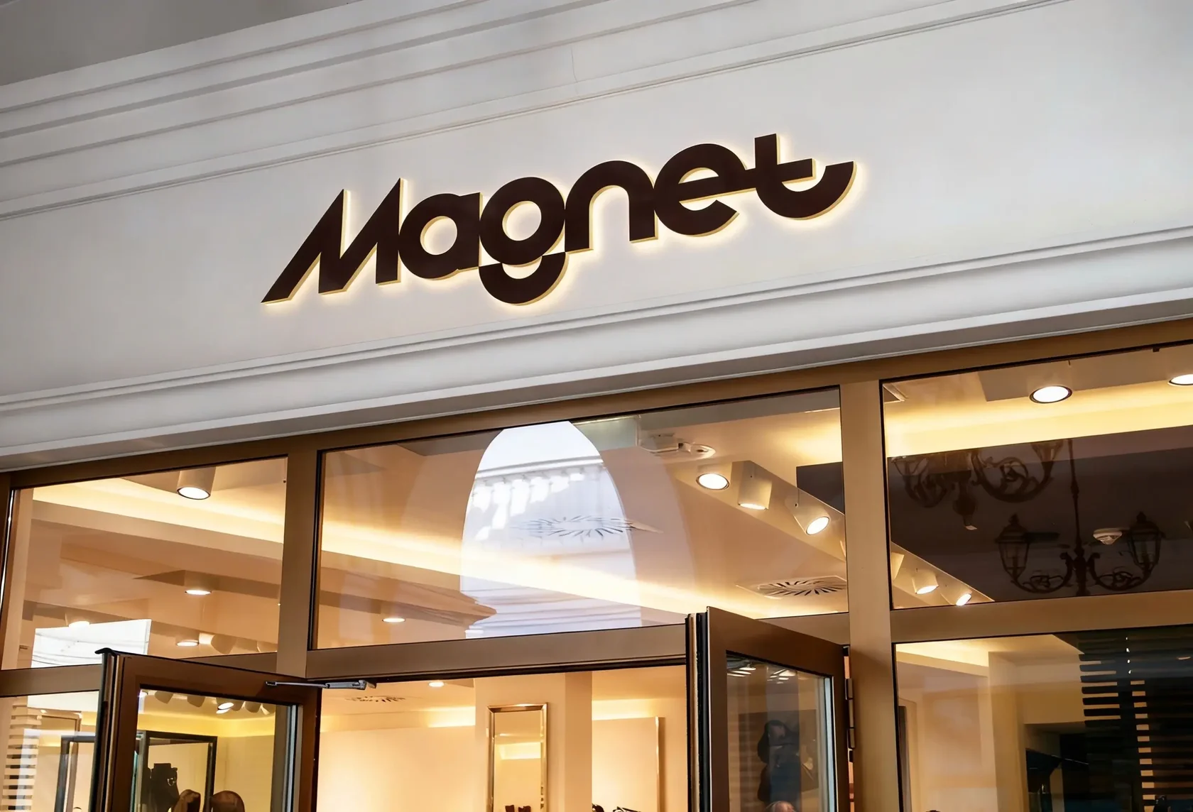 Вход в MAGNET на Большой Почтовой, 71