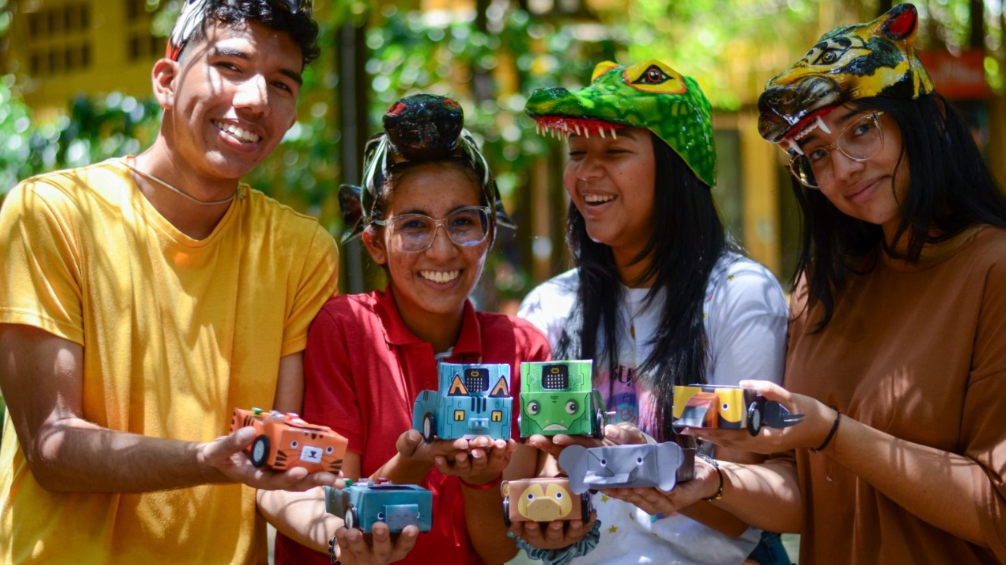 Cerrar las brechas en ciencias: el reto de la educación STEM+ en el Caribe
