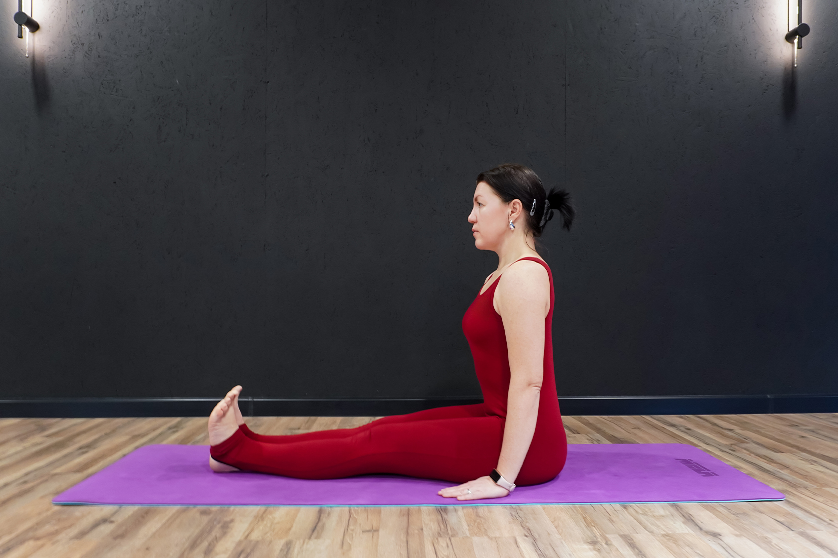 Дандасана - поза посоха