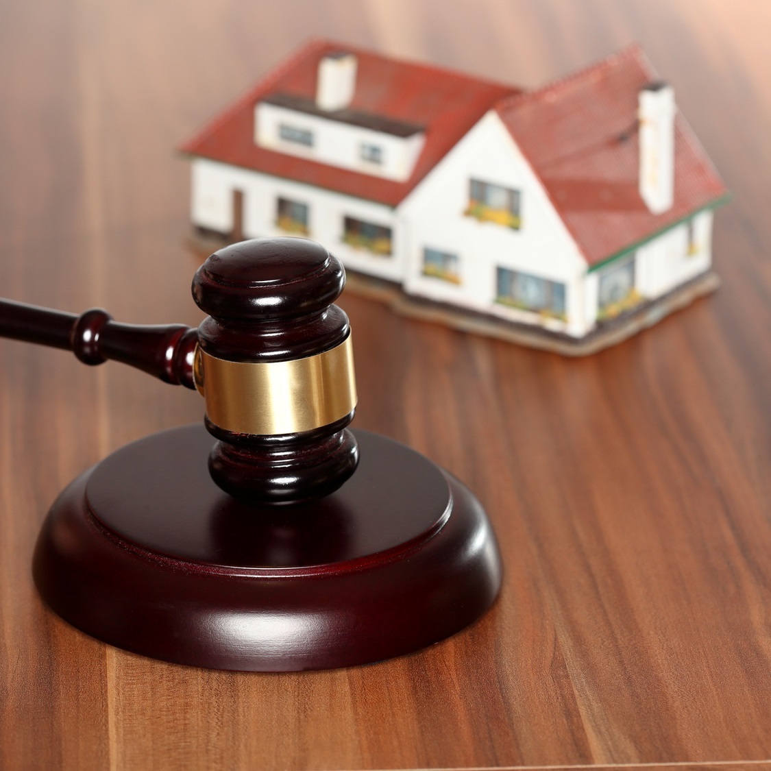 Взыскание личного имущества. Юрист по жилищным вопросам. Адвокат жилищные споры. Защита прав на недвижимость.